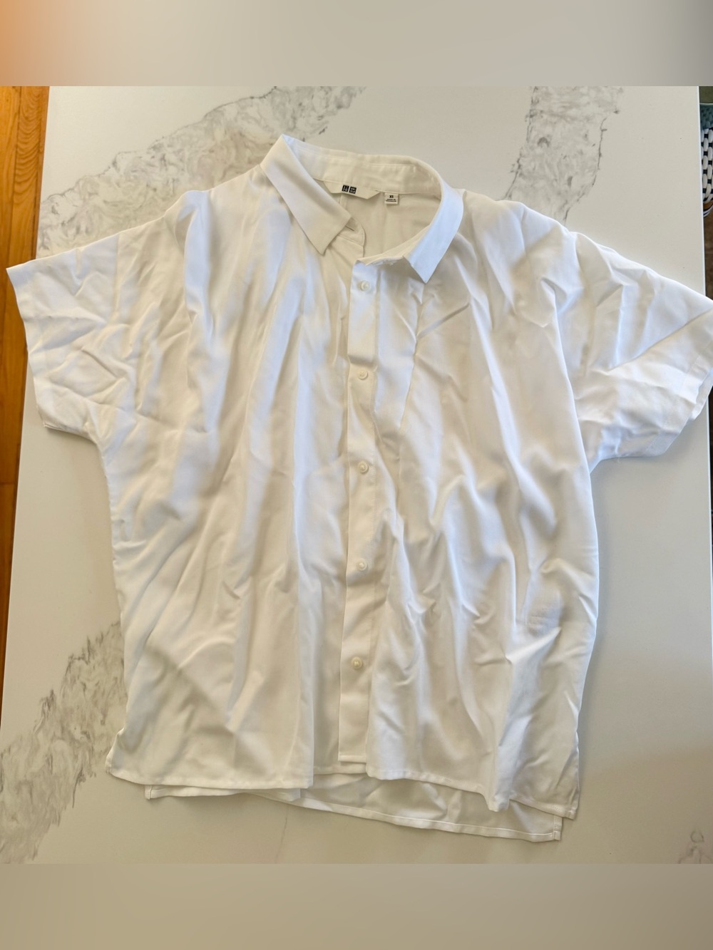 Uniqlo White Short-Sleeve Button-Down Shirt - Relaxed Fit